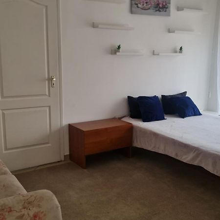 Tulipan Apartman Seghedin Exterior foto