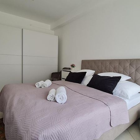 Tulipan Apartman Seghedin Exterior foto
