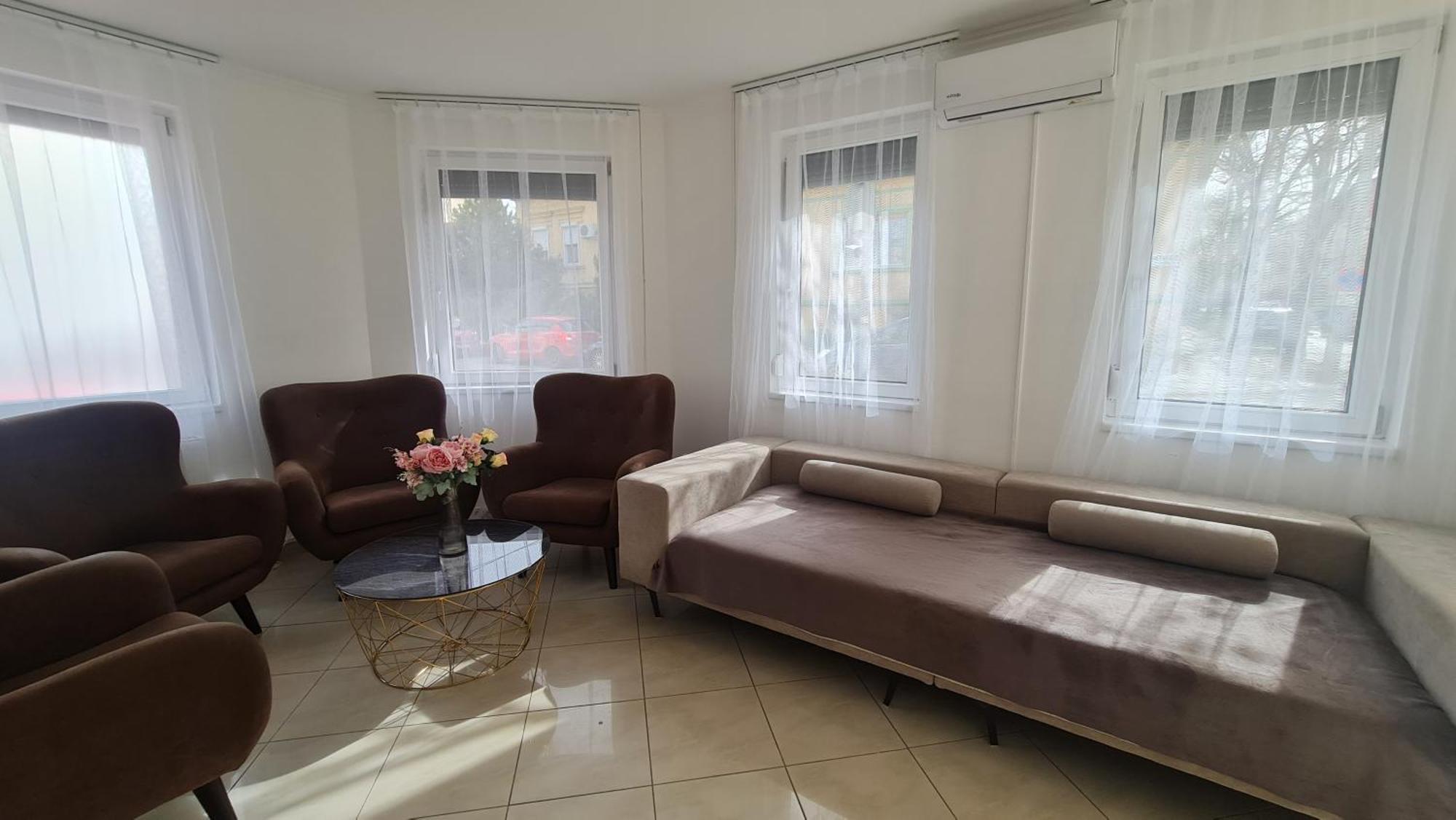 Tulipan Apartman Seghedin Exterior foto