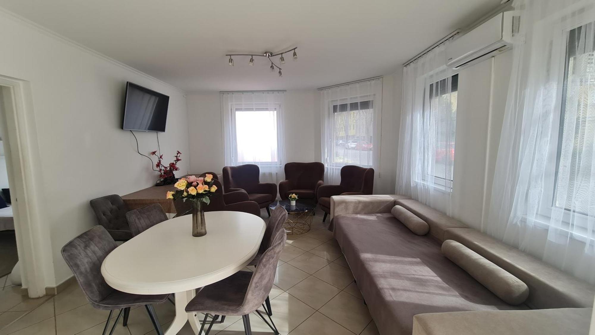Tulipan Apartman Seghedin Exterior foto