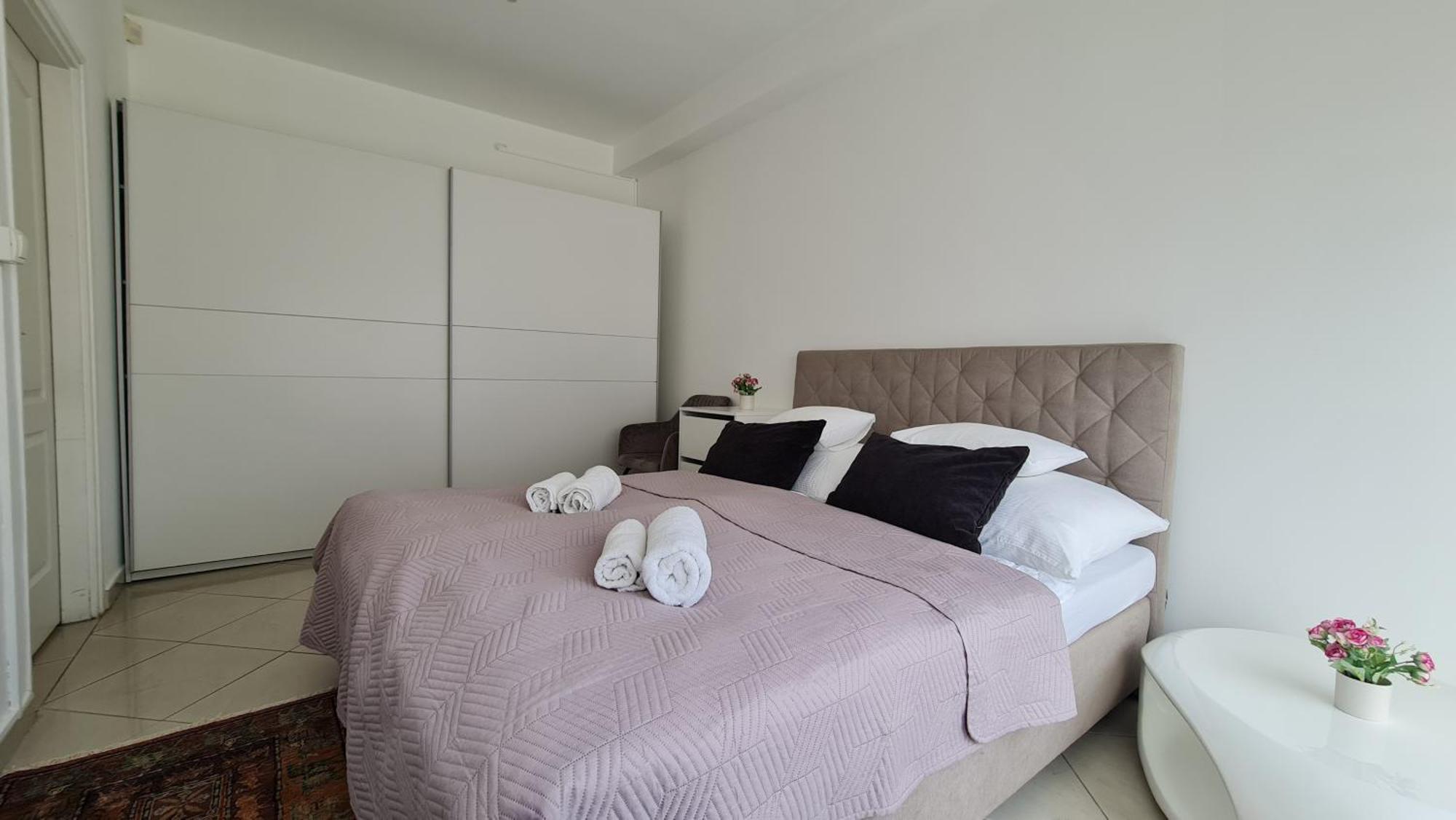 Tulipan Apartman Seghedin Exterior foto